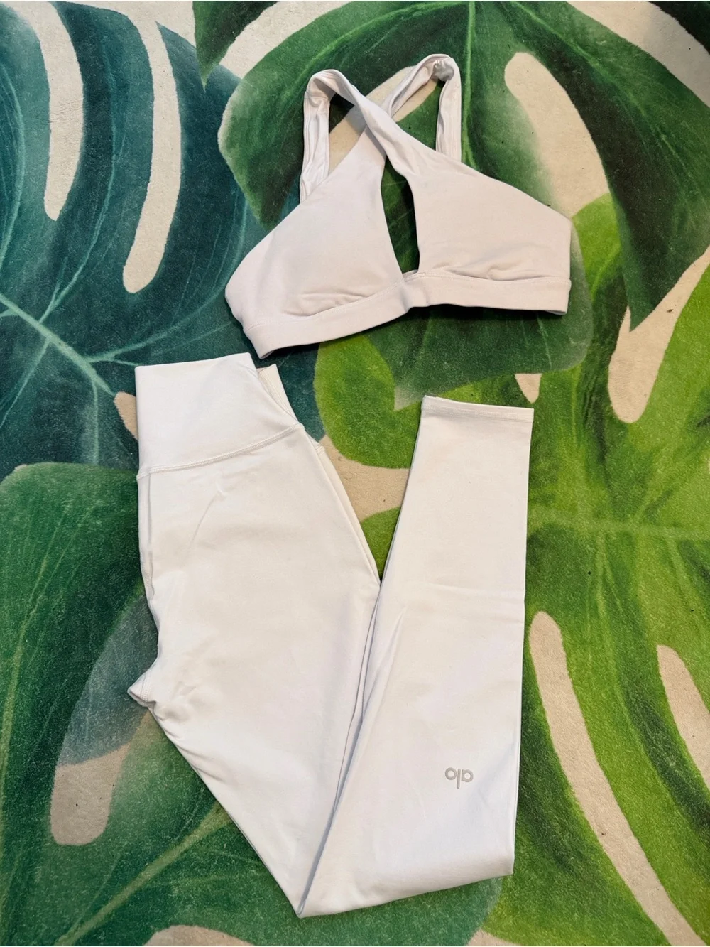 White Alo Yoga Airbrush High-Waist Leggings & Crisscross Sports Bra Set